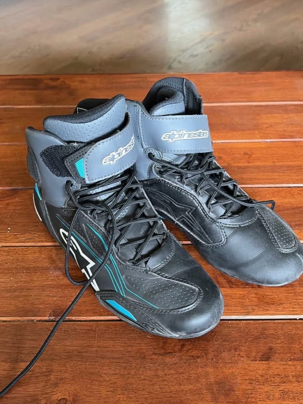 Motorcycle women’s Black Athletic High-Top Shoes with Teal Accents